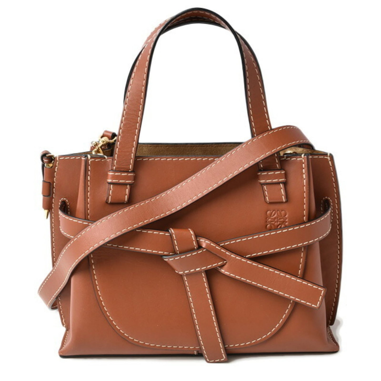 Loewe Handbag Shoulder Bag: Loewe Handbag Shoulder Bag The Loewe Handbag Shoulder Bag boasts a rich brown color and an open outer pocket, perfect for adding a touch of sophistication to any outfit. Measuring 19cm x 25cm x 9cm, t