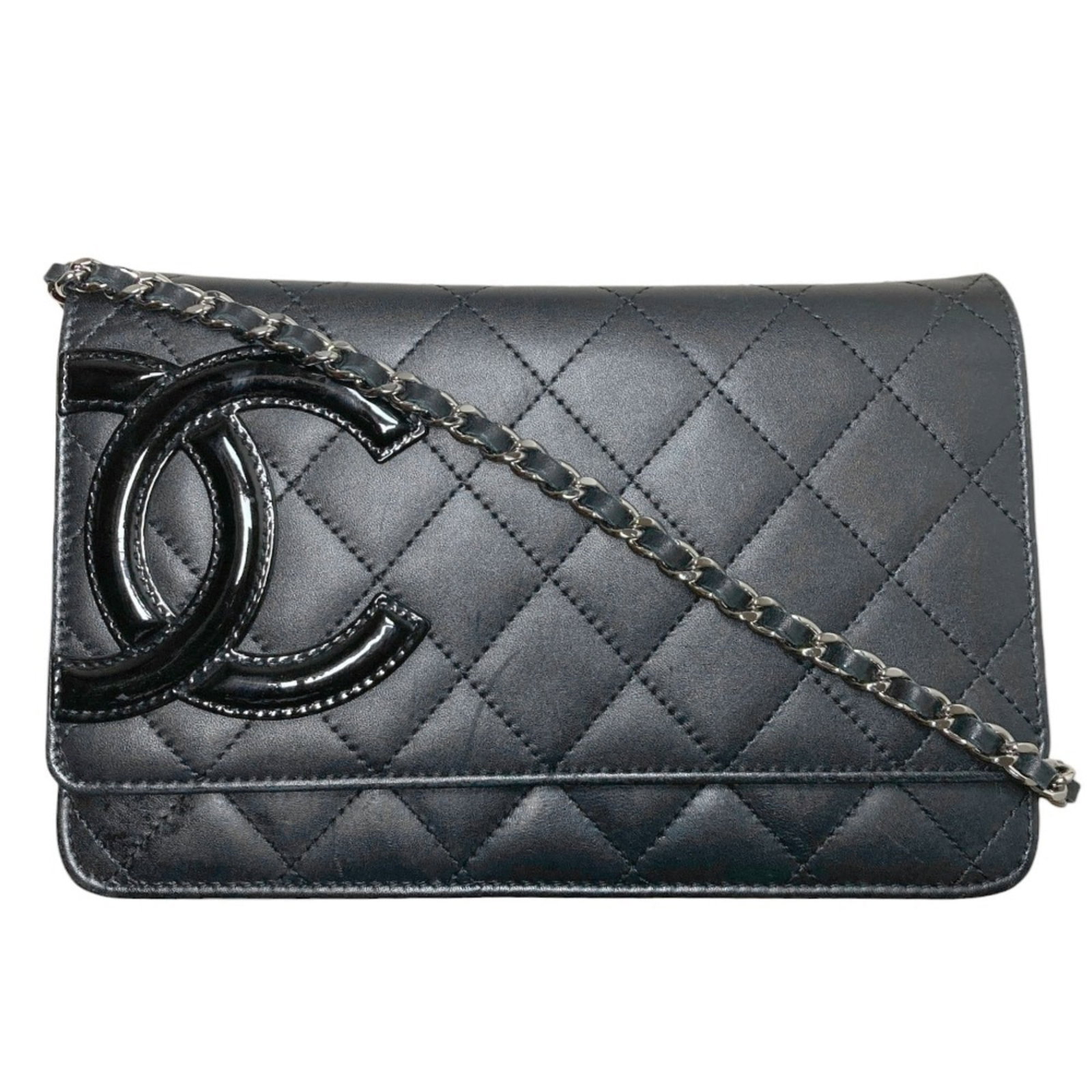 Chanel Shoulder Bag Cambon Ligne: Chanel Shoulder Bag Cambon Ligne The Chanel Shoulder Bag Cambon Ligne boasts sleek lines and a sophisticated design, with its iconic black and white color scheme. Measuring 12cm x 19cm x 4cm, this