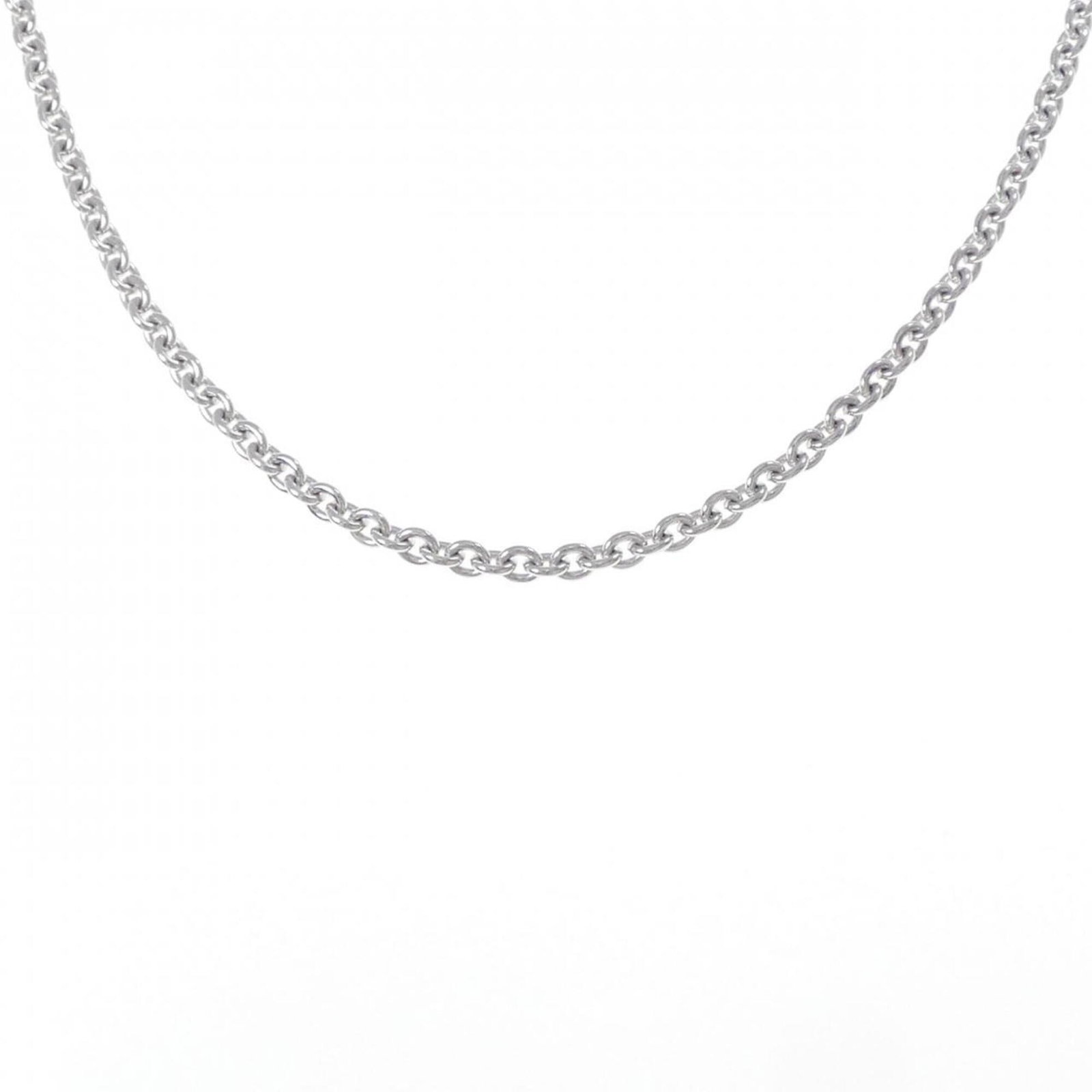Bvlgari 750Wg Necklace: Bvlgari 750Wg Necklace Bvlgari's iconic 750Wg Necklace boasts an elegant white gold (18K) design, perfect for adding a touch of sophistication to any outfit. With a versatile neck circumference range 