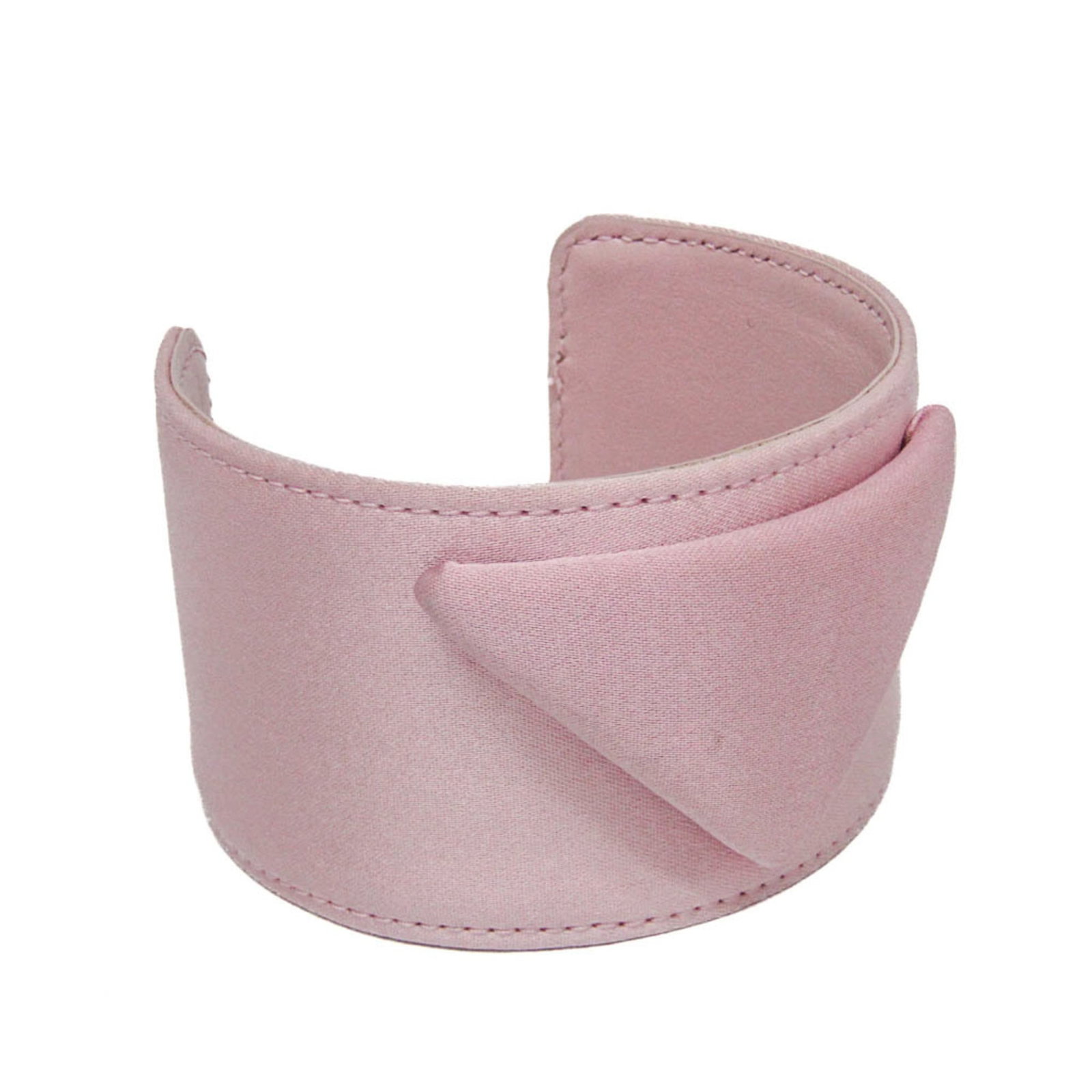 Prada Bangle Satin: Prada Bangle Satin A Prada Bangle Satin in pink satin with a sleek design, measuring 22cm in length and 5cm in width. The bangle features some scratches and dirt, giving it a few traces of usage, but