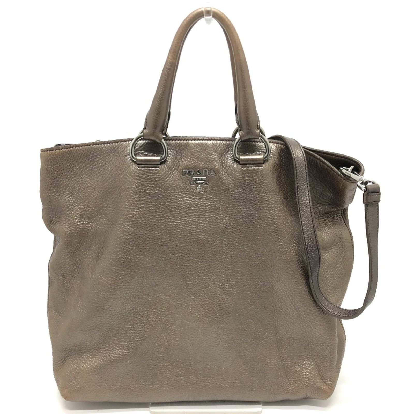 Prada Tote Bag Leather: Prada Tote Bag Leather The Prada Tote Bag Leather is a classic, timeless design featuring high-quality brown leather construction. Measuring 35cm x 33cm x 12cm (13.8" x 13.0" x 4.7"), this unisex tote