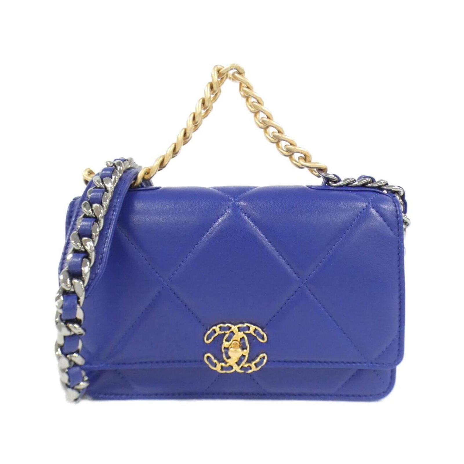 Chanel Chain/Shoulder Wallet Leather: Chanel Chain/Shoulder Wallet Leather The Chanel Chain/Shoulder Wallet Leather is a stylish and versatile accessory, characterized by its chain-link design and luxurious lamb leather construction. Meas