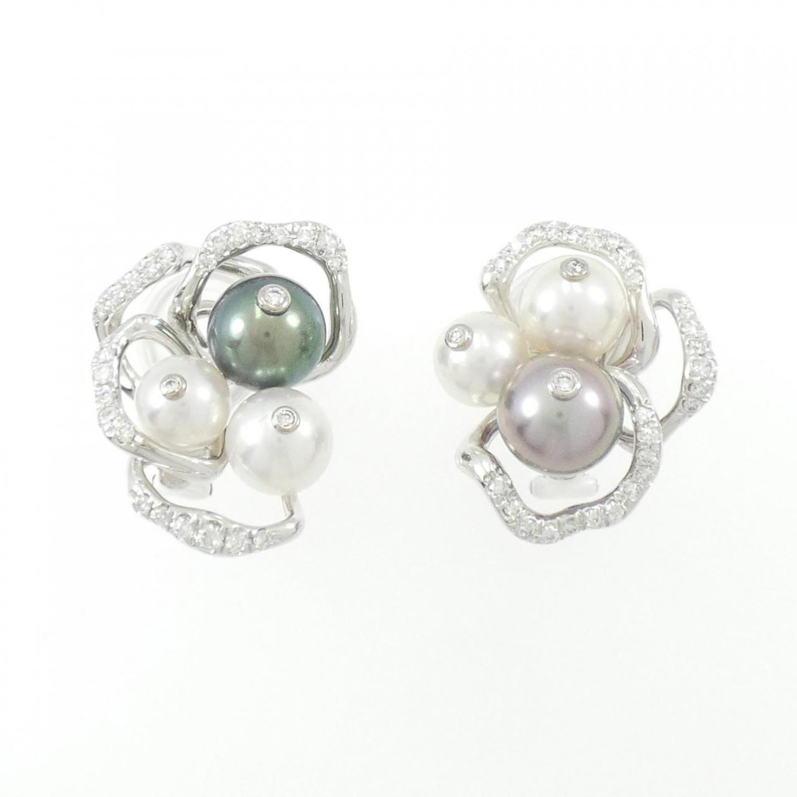 Mikimoto Clip Earrings White Gold (18K): Mikimoto Clip Earrings White Gold (18K) Mikimoto's iconic clip earrings shine in this stunning white gold (18K) design, adorned with a beautiful diamond and pearl combination. The intricate details of