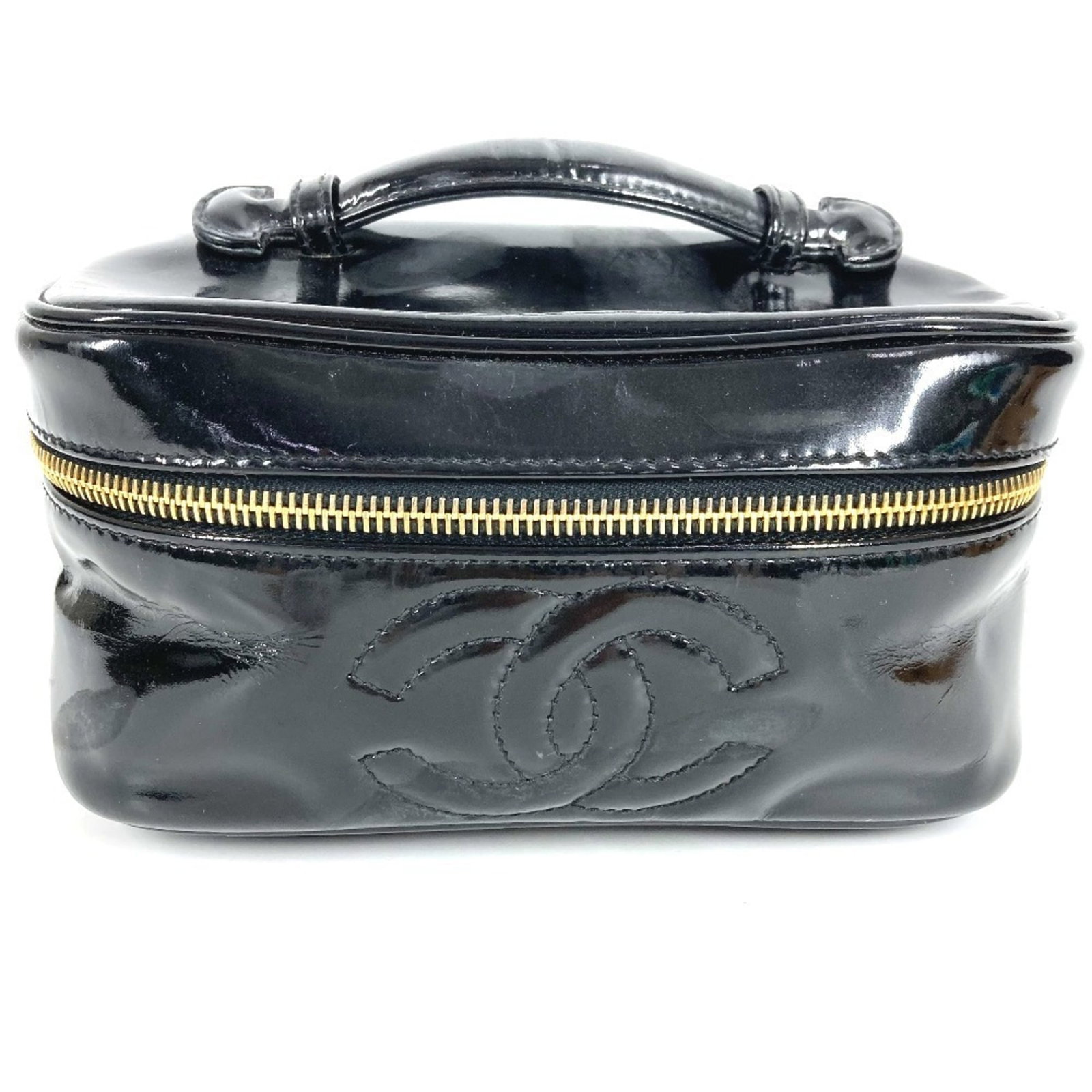 Chanel Handbag Vanity Bag: Chanel Handbag Vanity Bag This Chanel Handbag Vanity Bag is a stylish and compact accessory with a sleek black finish. Measuring 9cm x 19cm x 12.5cm, it features a classic design with traces of usage