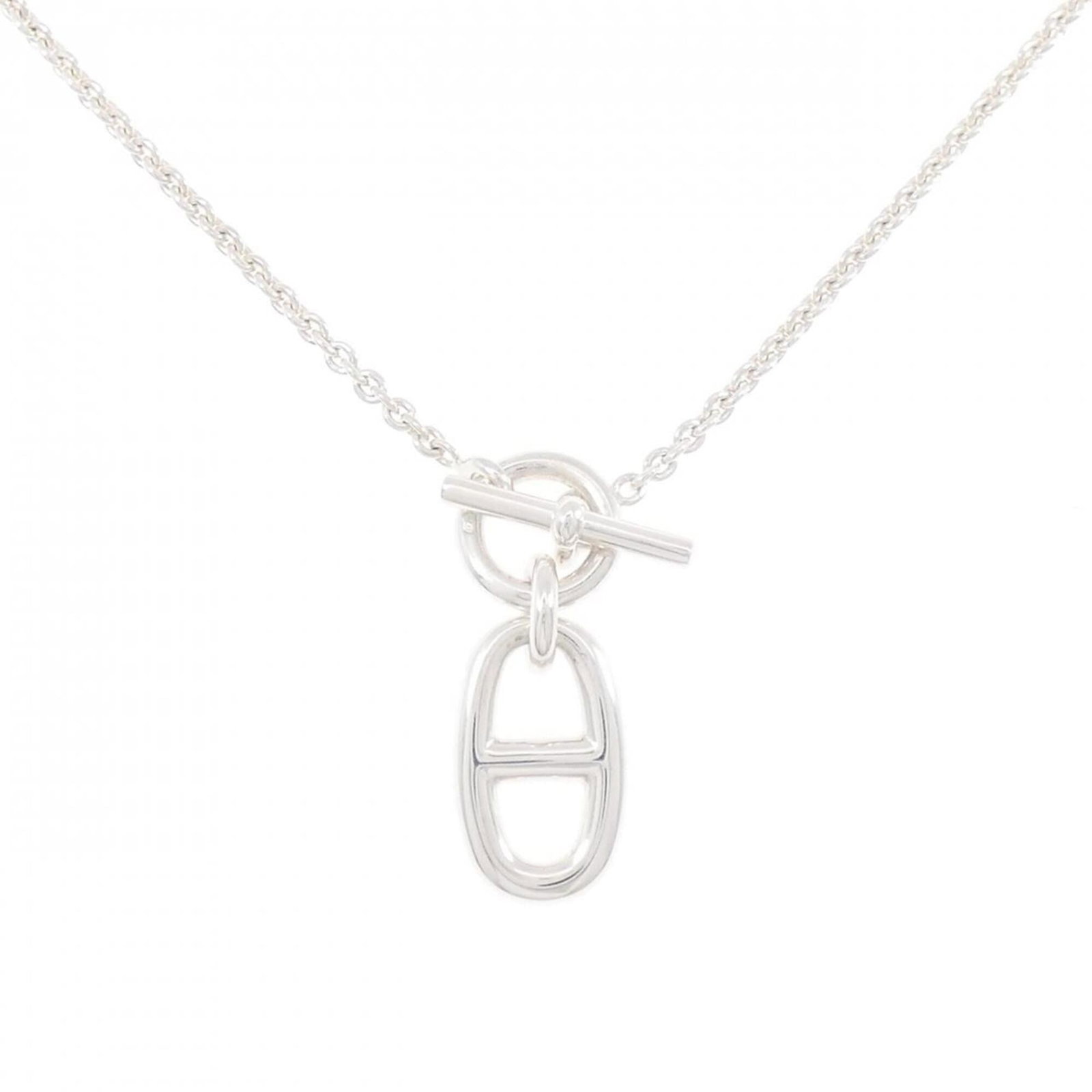 Hermes Herms Chaine D'Ancre Necklace: Hermes Herms Chaine D'Ancre Necklace The Hermes Herms Chaine D'Ancre Necklace boasts an elegant silver design with a subtle hint of luxury. This classic pendant features a sleek chain and a delicate