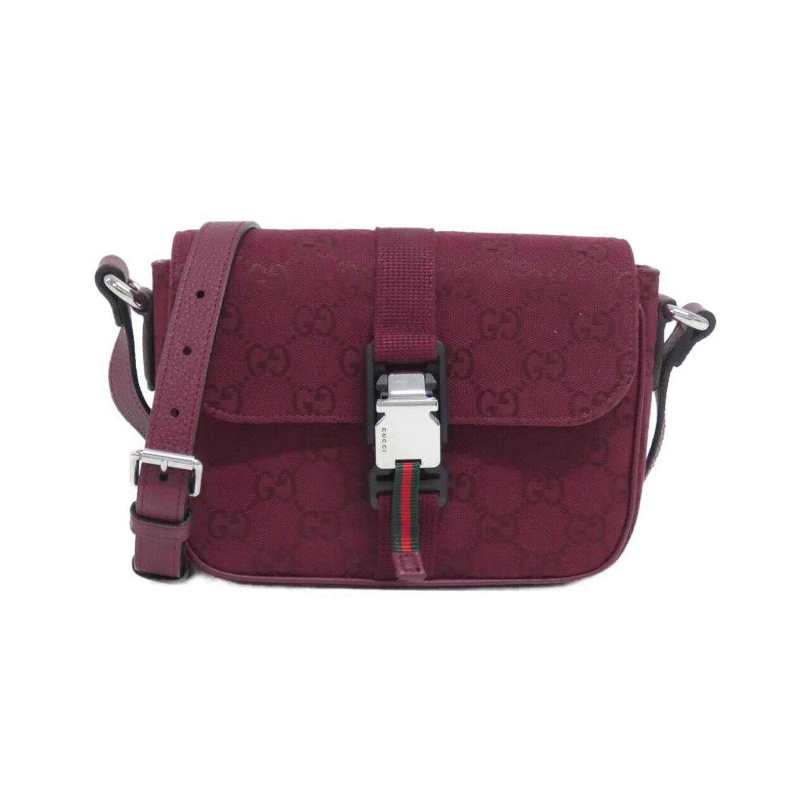 Gucci Shoulder Bag Gg Canvas Leather: Gucci Shoulder Bag Gg Canvas Leather Used Gucci Shoulder Bag in Red Gg Canvas Leather. Features silver hardware and a classic design. In very good condition with some minor scratches and dirt. Item
