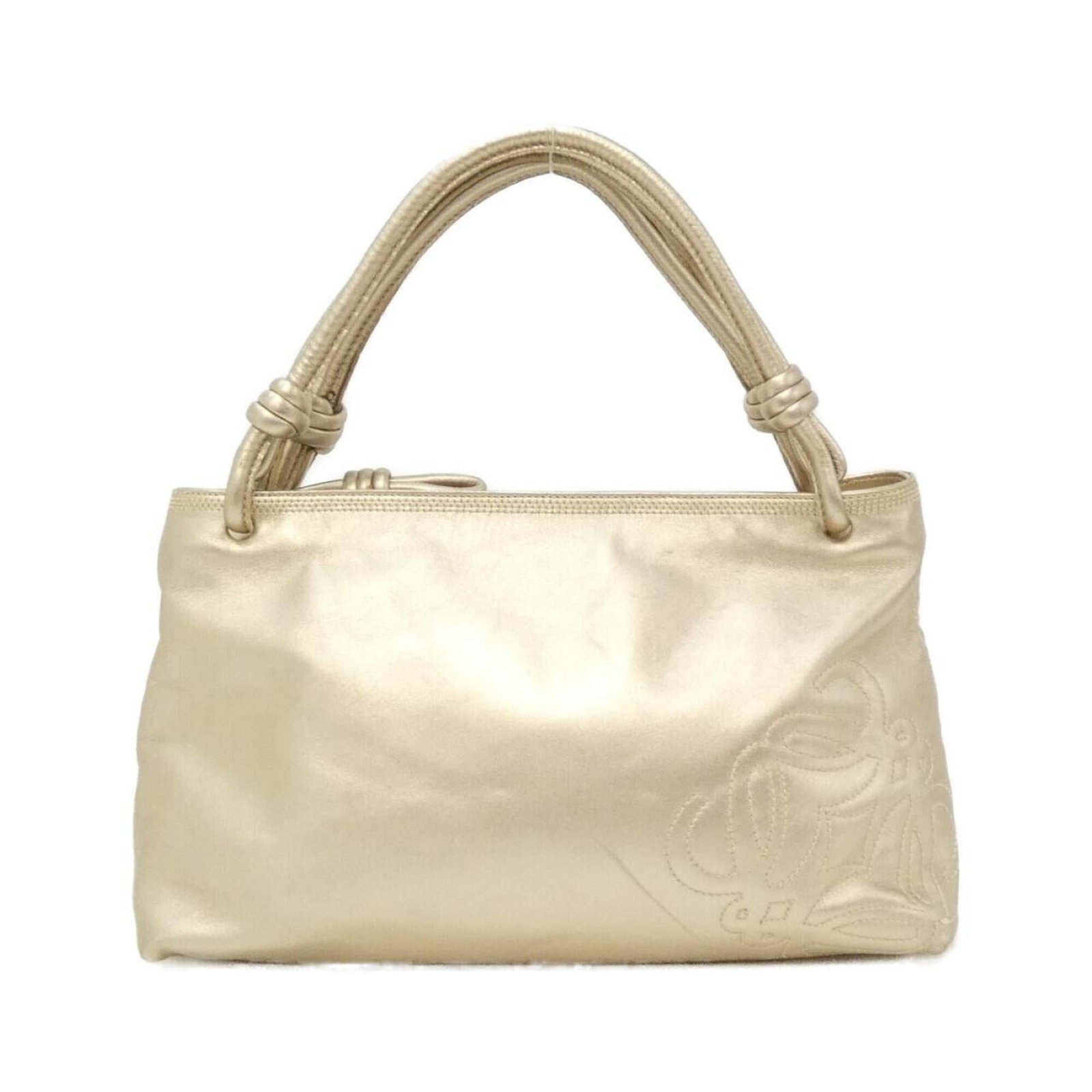 Loewe Handbag Leather: Loewe Handbag Leather Used Loewe Handbag Leather in Gold and Silver Hardware. This classic women's handbag boasts a rich gold leather exterior with silver accents, measuring 19cm x 32cm x 11cm. With