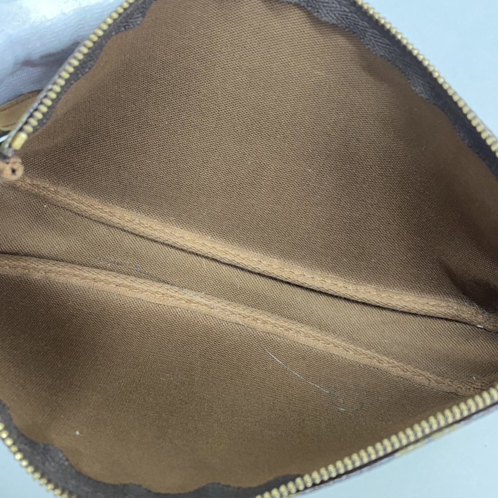 Louis Vuitton Pouch - 4