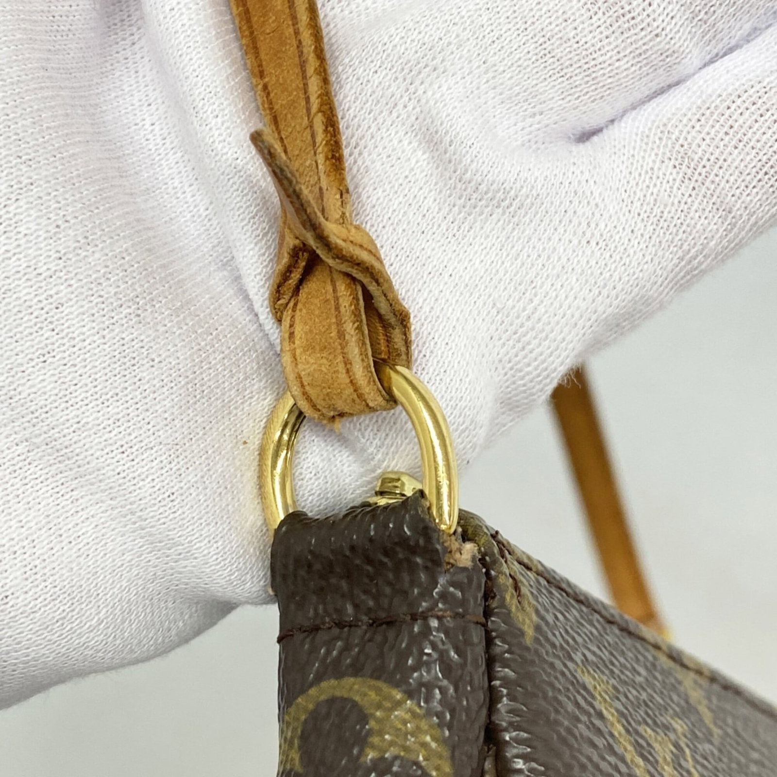 Louis Vuitton Pouch - 6