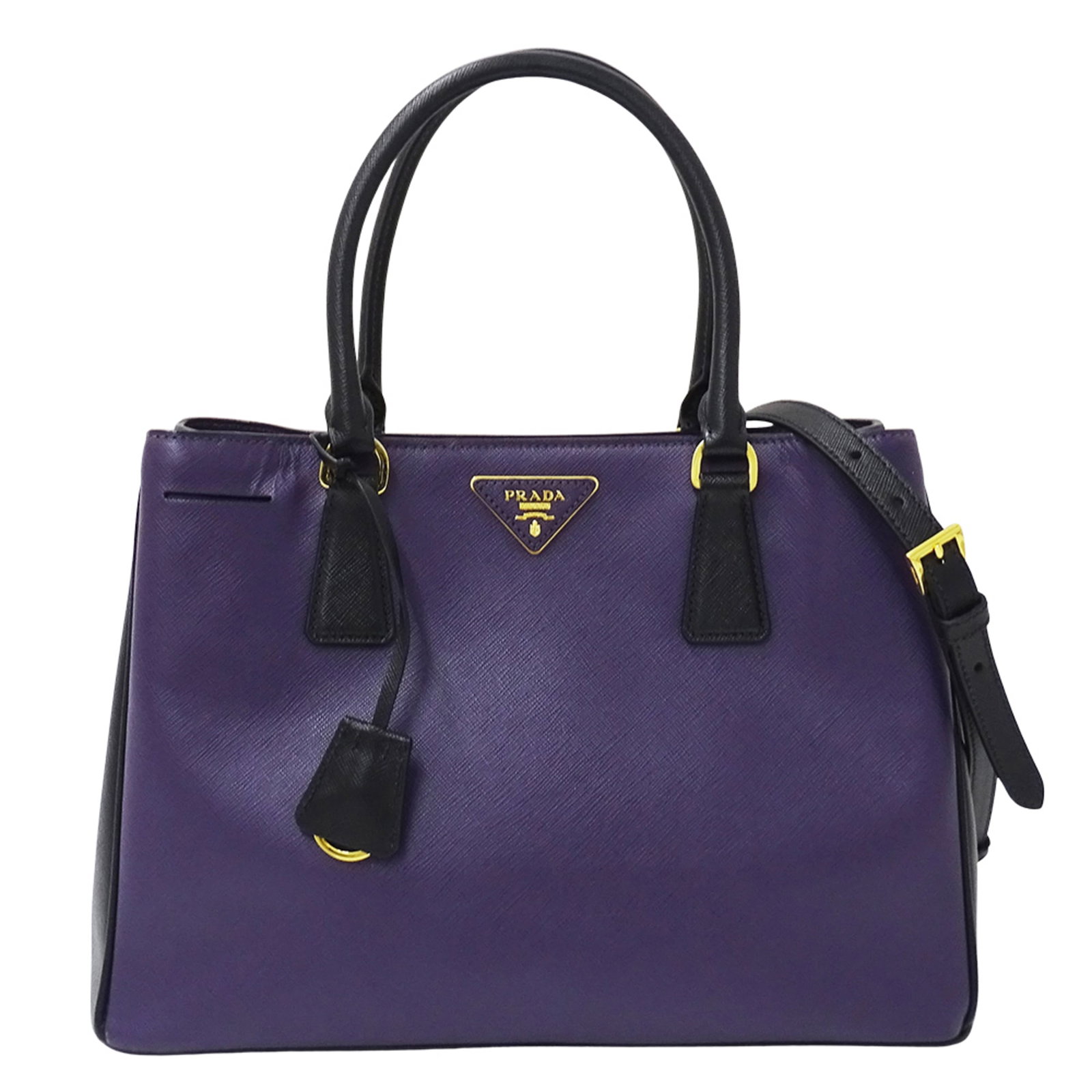 Prada Handbag Shoulder Bag Leather: Prada Handbag Shoulder Bag Leather Saffiano leather shoulder bag from Prada in black and purple hues, featuring a classic design with a timeless appeal. This pre-owned handbag boasts durable