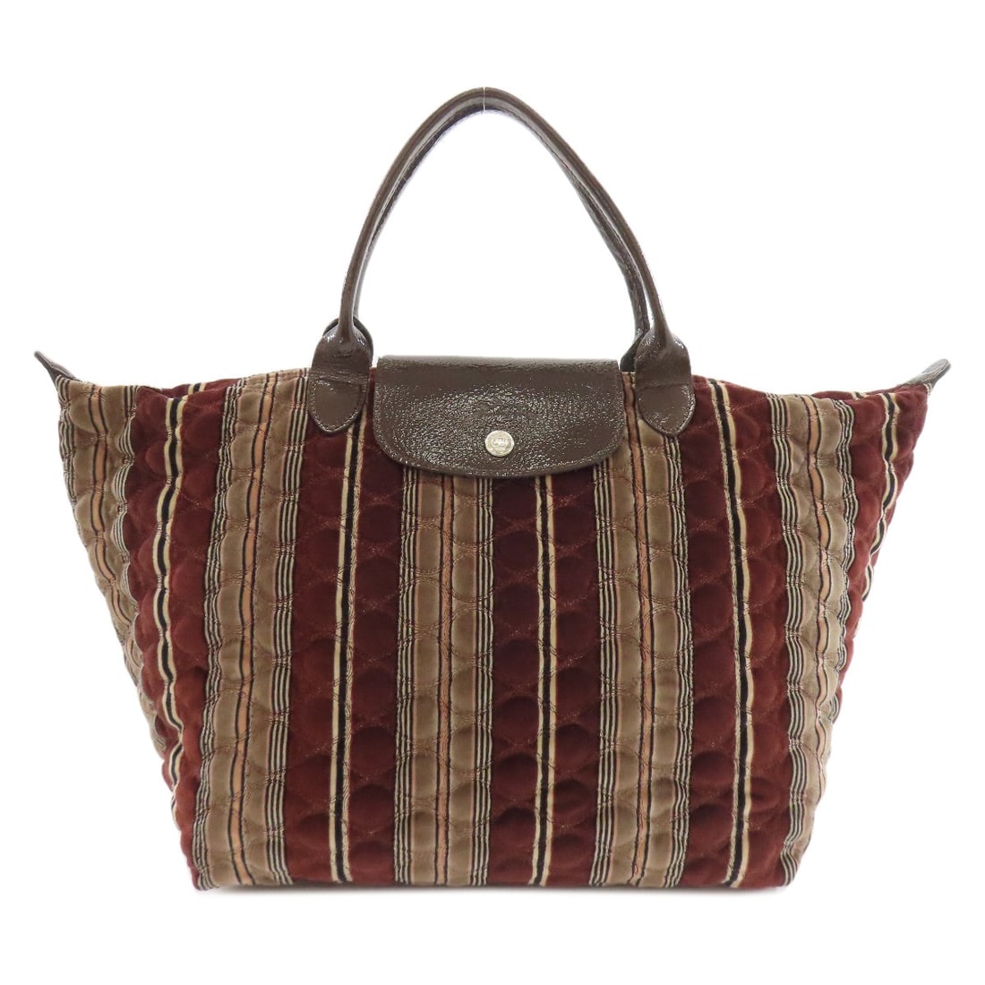 Quilting tote bag suede Longchamp Bag: Quilting tote bag suede Longchamp Bag Suede Longchamp Tote Bag in Brown. This tote bag features an exterior made of suede material and a brown color. A notable detail of this bag is its style as a