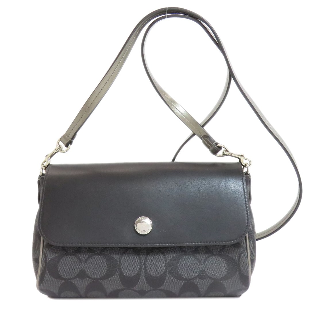 PVC Long Reversible Signature Bag Shoulder Flap F26172 Coat: PVC Long Reversible Signature Bag Shoulder Flap F26172 Coat The COACH PVC Long Reversible Signature Bag features a striking black exterior and reversible design, making it a versatile accessory. With 