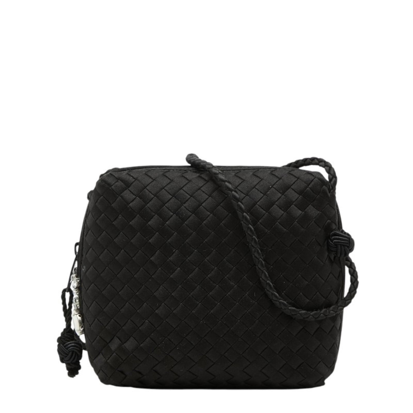 Bottega Veneta Shoulder Bag Satin: Bottega Veneta Shoulder Bag Satin Black Satin Bottega Veneta Shoulder Bag with Traces of Usage. This shoulder bag features satin material and measures 12cm x 14.5cm x 4cm. It has visible scratches / d