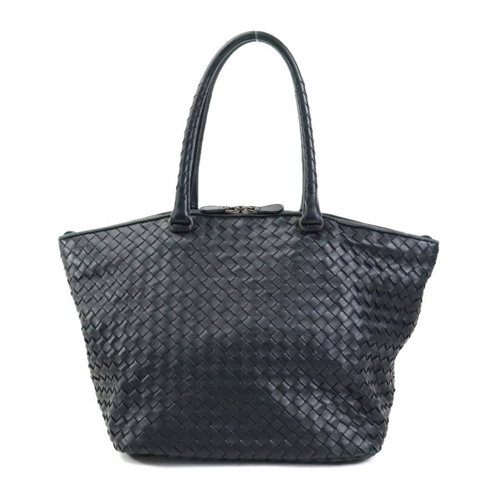 Bottega Veneta Handbag Intrecciato: Bottega Veneta Handbag Intrecciato The Bottega Veneta Intrecciato handbag boasts its signature woven leather pattern, expertly crafted to create a timeless design. This black, used handbag features a 
