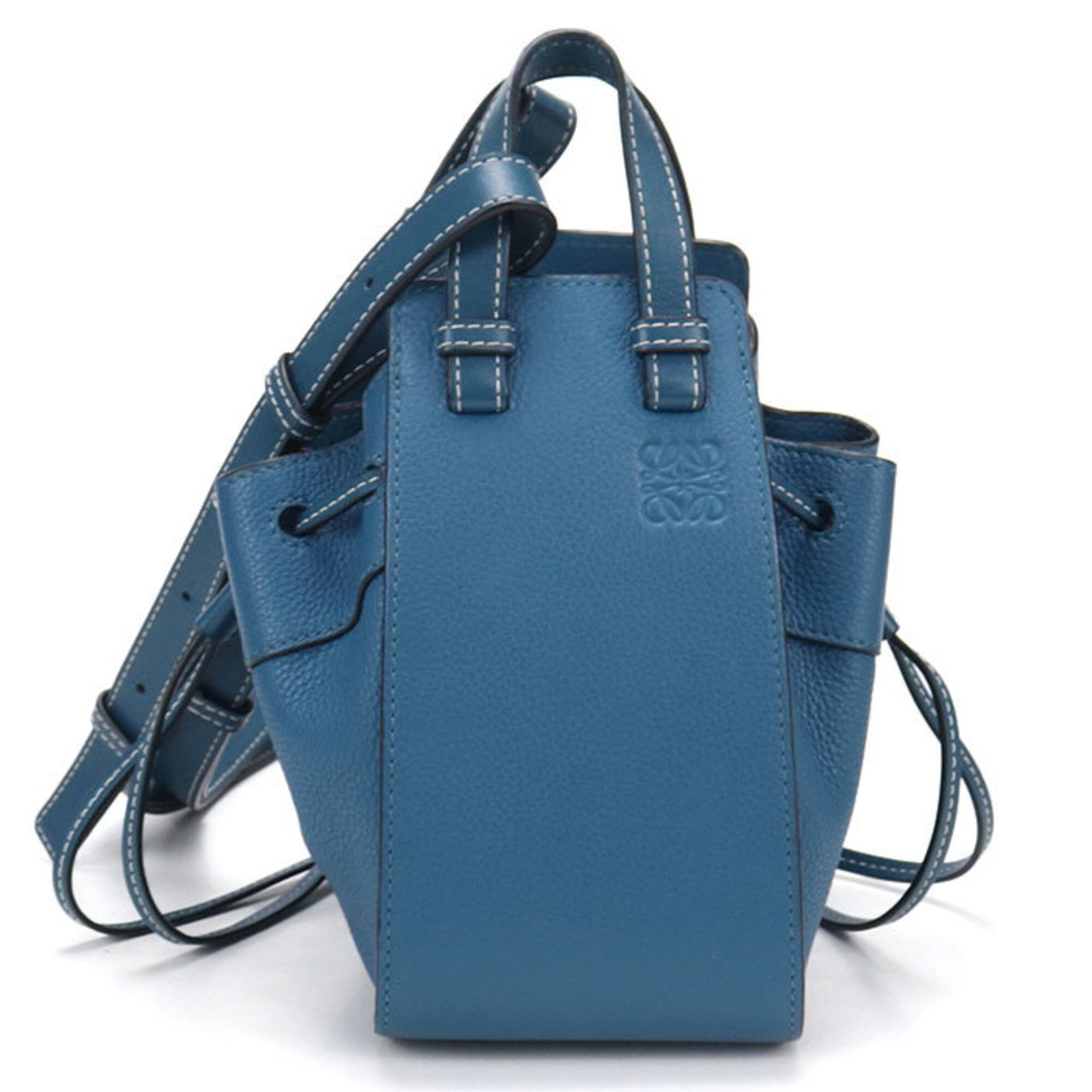 Loewe Shoulder Bag Leather: Loewe Shoulder Bag Leather The Loewe Shoulder Bag Leather features a stunning blue calfskin exterior with silver hardware, showcasing a classic and sophisticated design. With its spacious interior and