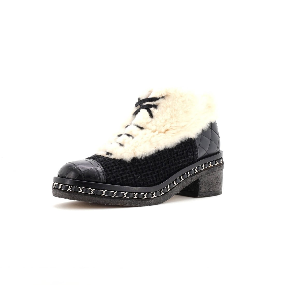 Women's Cap Toe Ankle Boots With Leather And Tweed: Women's Cap Toe Ankle Boots With Leather And Tweed Black Cap Toe Ankle Boots with intricate tweed and fur upper, featuring a chain sole and lace-up design. Made from high-quality leather and tweed mat
