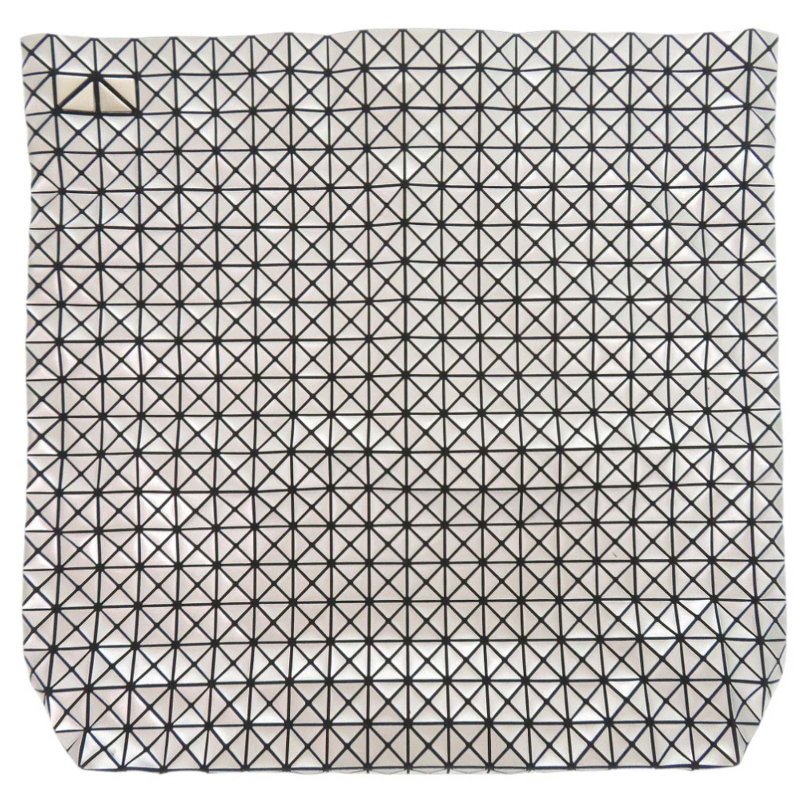 Issey Miyake Clutch Bag Elastane Cotton: Issey Miyake Clutch Bag Elastane Cotton Elastane and cotton blend in this sleek Issey Miyake clutch bag, offering a unique fusion of flexibility and durability. With its silver color and compact