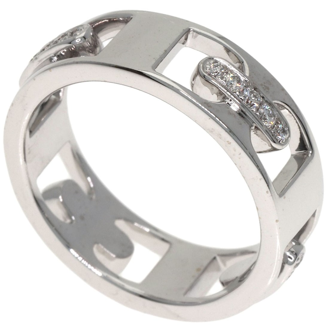 K18 White Gold Diamond Ring Celine: K18 White Gold Diamond Ring Celine K18 White Gold Diamond Ring Celine boasts a striking silver metal exterior and features a main diamond stone. The ring's K18 white gold material provides durability