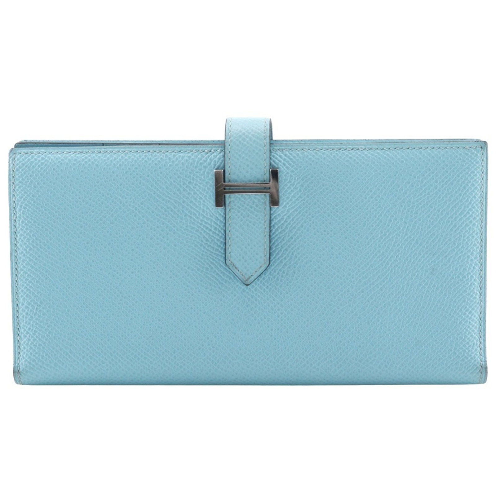 Hermes Long Wallet (Bi-Fold) Epsom Leather: Hermes Long Wallet (Bi-Fold) Epsom Leather The Hermes Long Wallet in Epsom Leather offers a sophisticated and elegant design. With its light blue color and bi-fold structure, this wallet features a