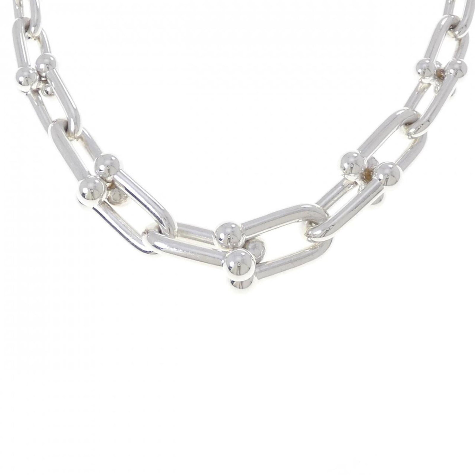 Tiffany Hardwear Graduated Link Necklace: Tiffany Hardwear Graduated Link Necklace Tiffany's iconic Graduated Link Necklace boasts a sleek silver 925 design with a comfortable 45 cm neck circumference. This stylish piece features a subtle, so