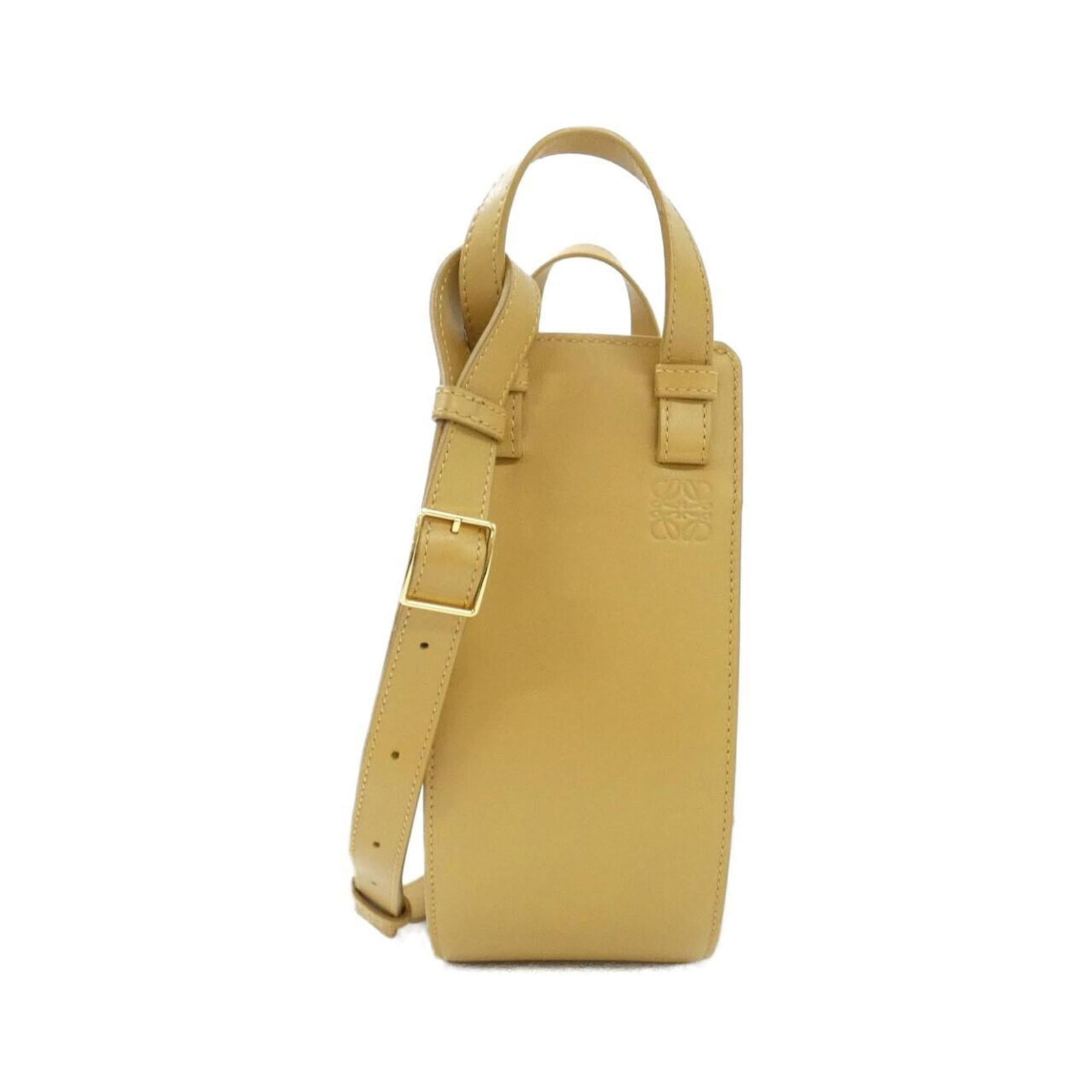 Loewe Handbag Leather: Loewe Handbag Leather This stunning Loewe handbag features rich yellow calfskin leather and elegant gold hardware, showcasing a classic design with subtle scratches and signs of wear. In very good con