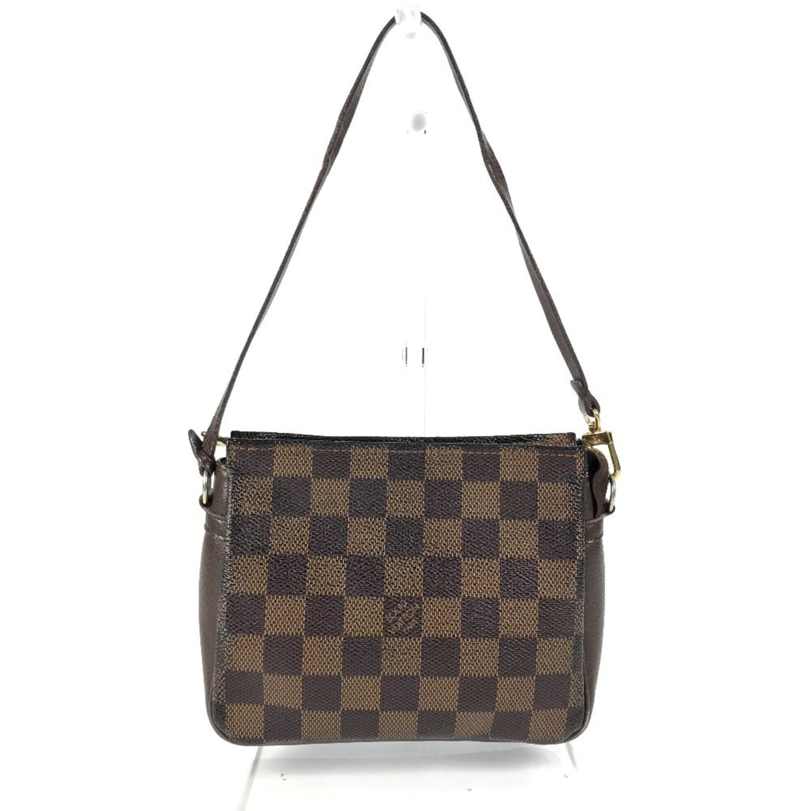Louis Vuitton Handbag Shoulder Bag Damier Canvas: Louis Vuitton Handbag Shoulder Bag Damier Canvas Damier Canvas pattern adds a touch of classic French elegance to this pre-owned Louis Vuitton shoulder bag. Made from high-quality Damier Canvas