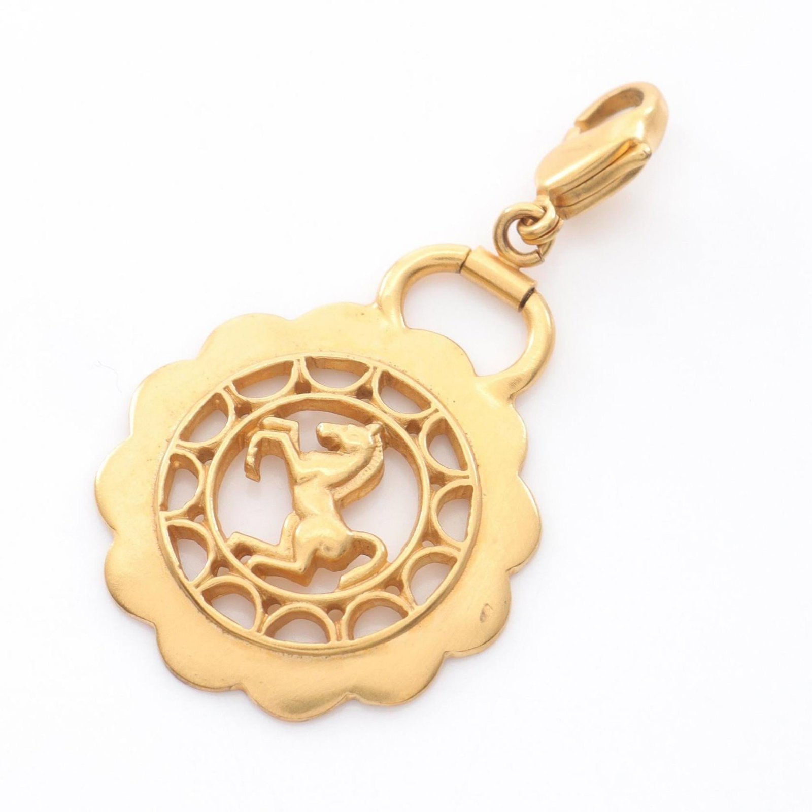 Hermes Herms Cheval Fleur Pendant Top Jewelry Gp (Gold Plated) Women'S Gold: Hermes Herms Cheval Fleur Pendant Top Jewelry Gp (Gold Plated) Women'S Gold Gold Plated Hermes Herms Cheval Fleur Pendant Top Jewelry Group in Excellent Condition. This gold plated pendant features a 