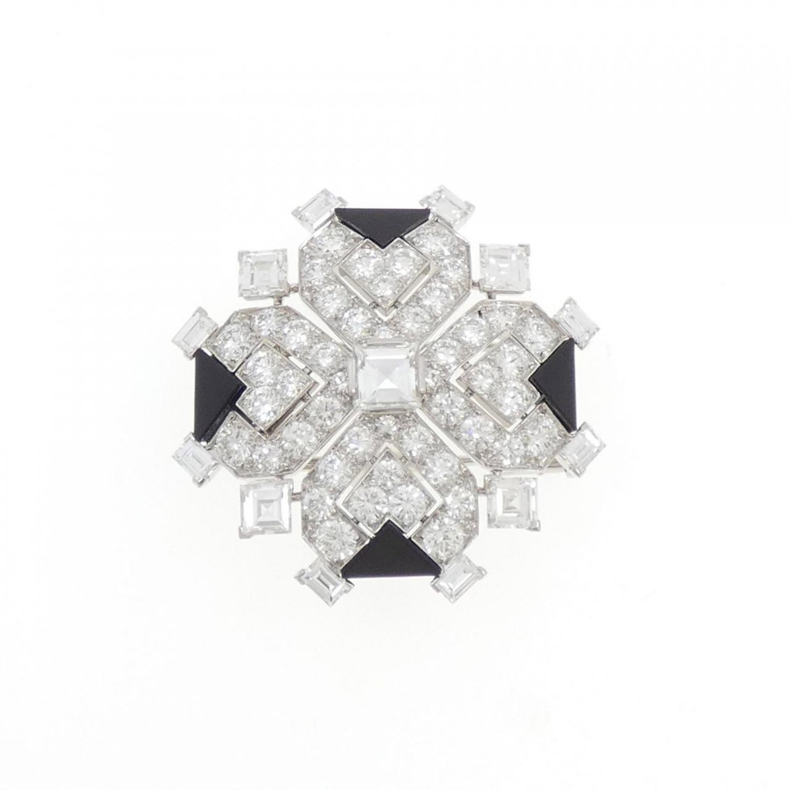 Cartier Brooch White Gold (18K): Cartier Brooch White Gold (18K) Cartier's iconic brooch is a stunning piece of jewelry featuring a diamond and onyx combination set in 18K white gold. With its elegant design and subtle signs of wear,