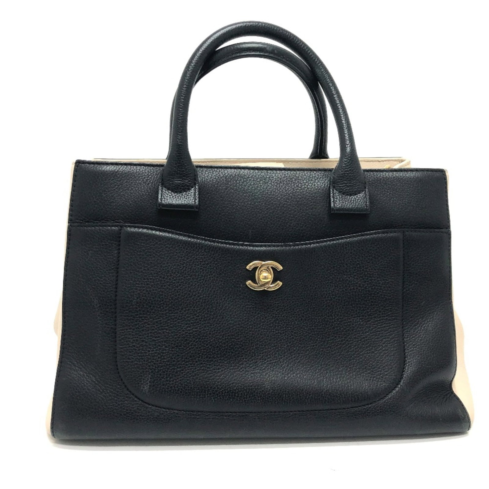Chanel Shoulder Bag Leather: Chanel Shoulder Bag Leather Authentic Chanel shoulder bag made from high-quality leather, featuring a timeless design with clean lines and classic style. This black shoulder bag measures 35.5cm wide, 