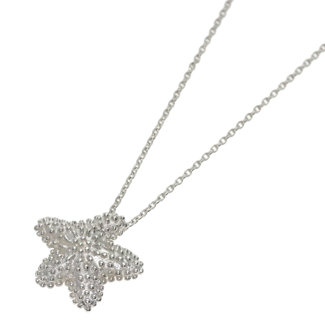 Tiffany & Co Starfish Necklace Silver: Tiffany & Co Starfish Necklace Silver The Tiffany & Co Starfish Necklace Silver features a striking silver metal design with no main stone. Its sleek and modern style makes it a versatile accessory fo