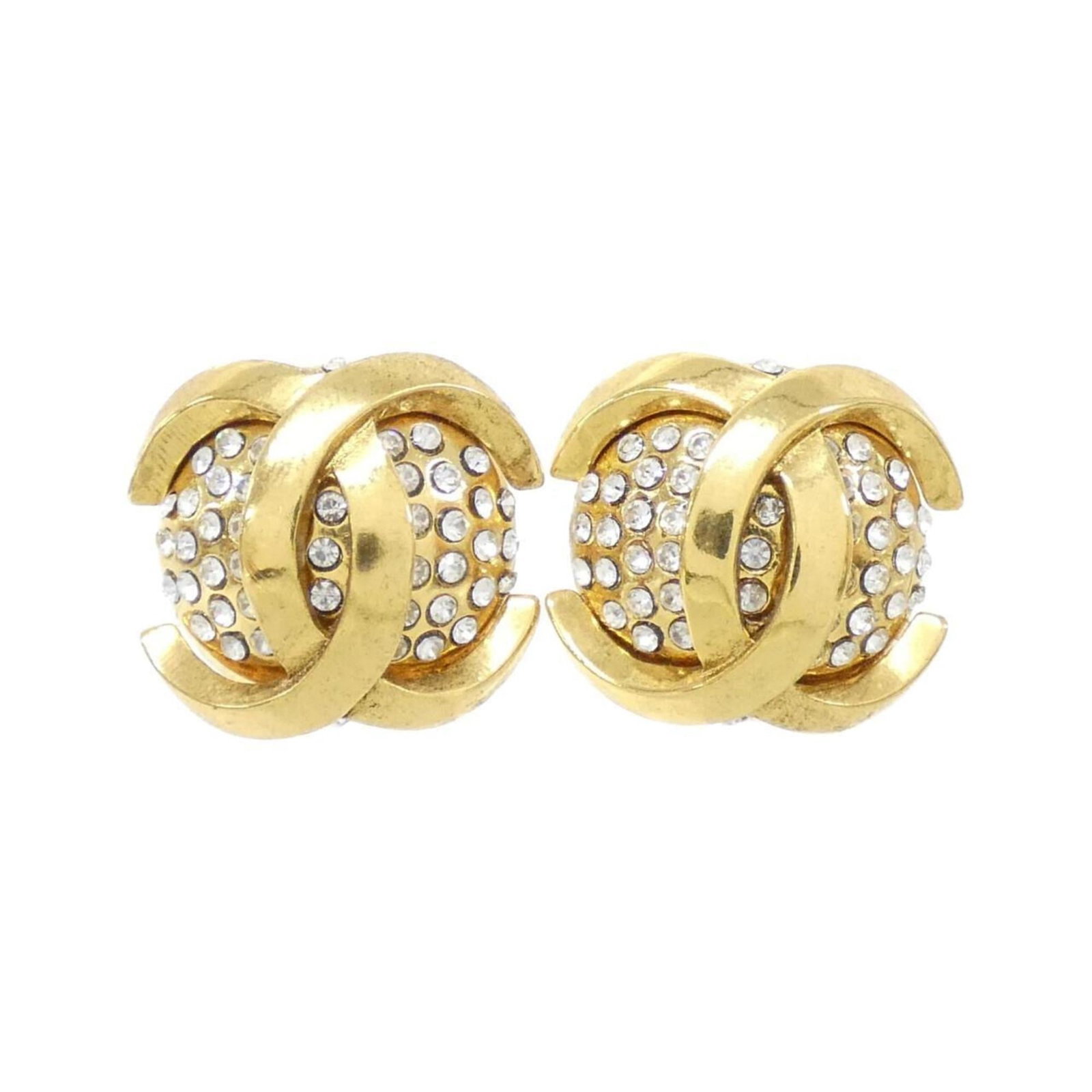 Chanel Clip Earrings: Chanel Clip Earrings Chanel Clip Earrings in clear and gold finish, featuring a sleek design with minimal scratches and dirt. Made from high-quality materials, these earrings showcase a classic style 