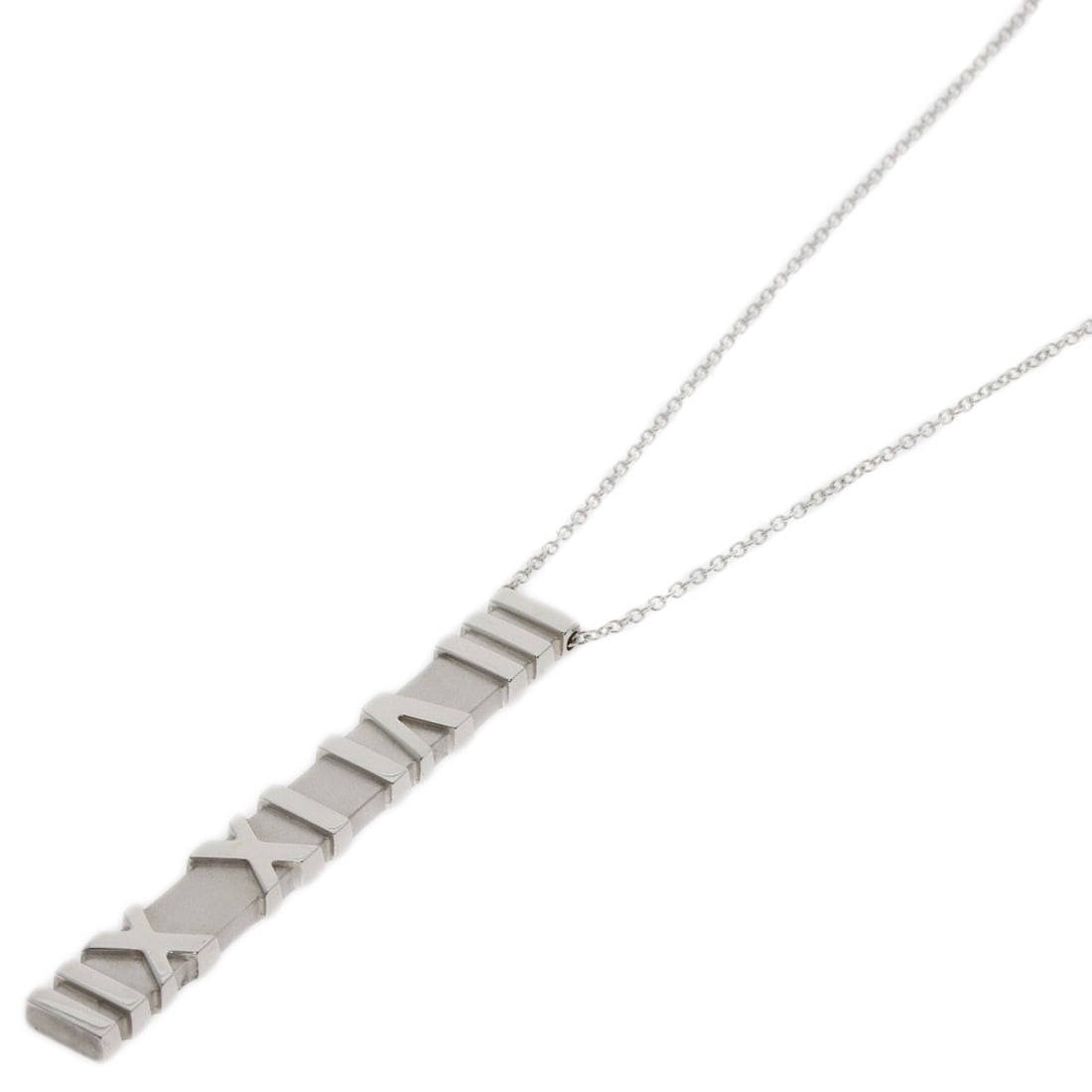 Tiffany Co Atlas Necklace in Silver: Tiffany Co Atlas Necklace in Silver The Tiffany Co Atlas Necklace in Silver features a striking silver design with no main stone. Measuring 16.3 inches in length, this necklace boasts a classic and el