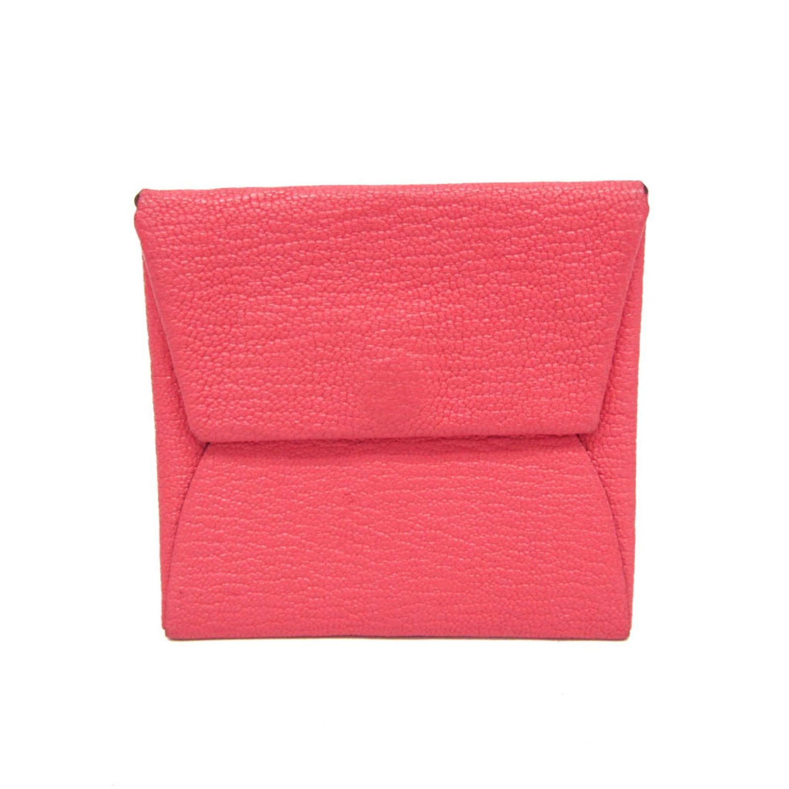 Hermes Coin Purse/Coin Case Chevre Leather: Hermes Coin Purse/Coin Case Chevre Leather The Hermes Coin Purse/Coin Case Chevre Leather features a unique pink chevre leather design with a snap fastener closure and an inner pocket for storing coin