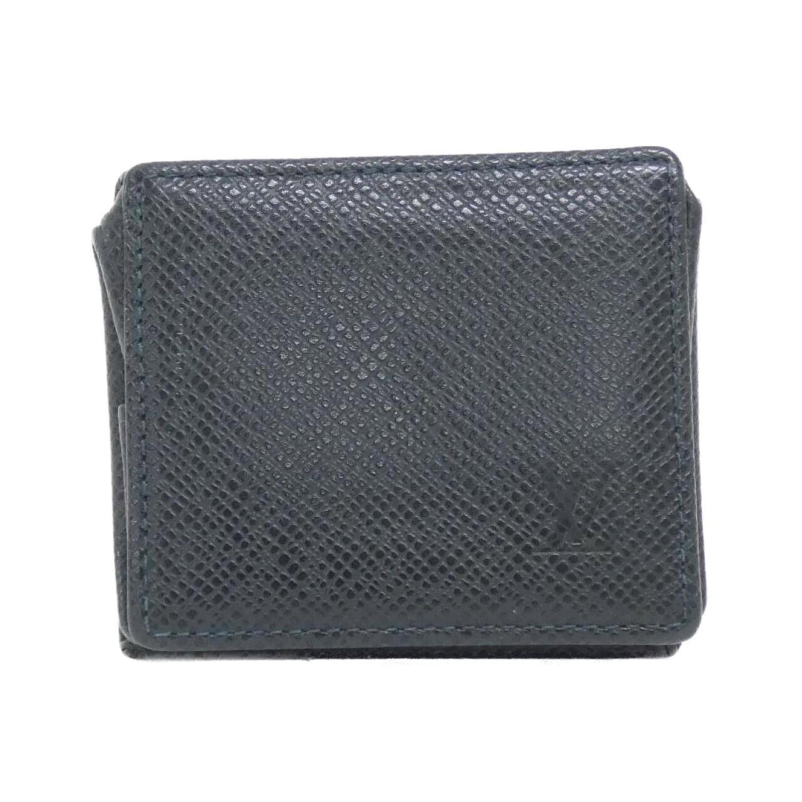 Louis Vuitton Coin Purse/Coin Case Leather: Louis Vuitton Coin Purse/Coin Case Leather The Louis Vuitton Coin Purse/Coin Case Leather is a classic accessory made from high-quality calf leather. With its Episea color and used condition featuring
