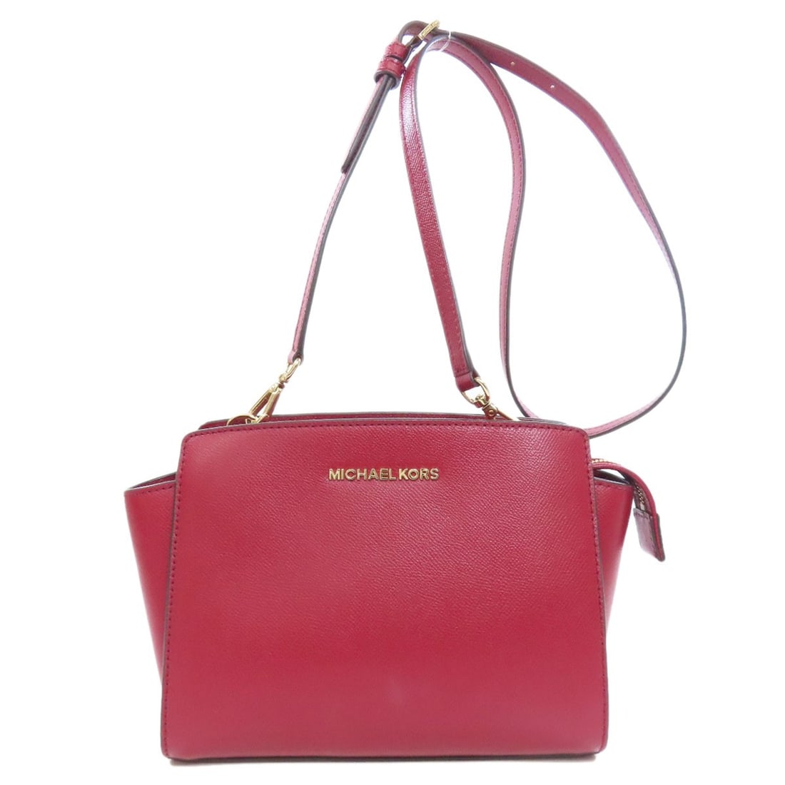 PVC shoulder bag logo by Michael Kors: PVC shoulder bag logo by Michael Kors Red PVC shoulder bag with Michael Kors logo. Made from PVC exterior material, this style features a bold and eye-catching design. The iconic logo adds a touch of 