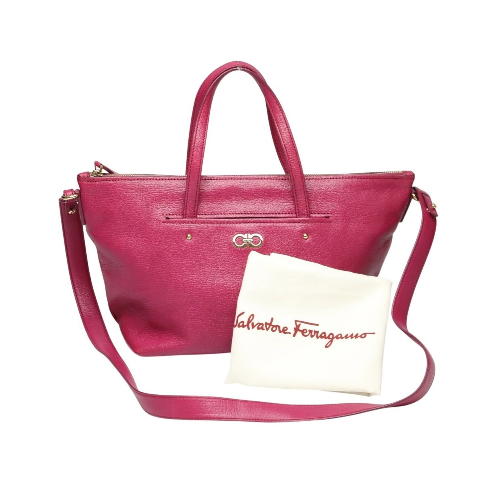 Salvatore Ferragamo Handbag Shoulder Bag Leather: Salvatore Ferragamo Handbag Shoulder Bag Leather Pink Salvatore Ferragamo leather shoulder bag with visible traces of usage and minor scratches. The bag's classic design and high-quality leather const