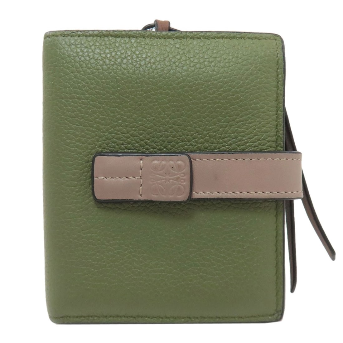 Vertical Bifold Wallet with Leather and Coin Pocket: Vertical Bifold Wallet with Leather and Coin Pocket The LOEWE Bifold Wallet with Coin Pocket boasts a striking green and brown leather exterior, perfectly balanced for a timeless look. Its bifold desi