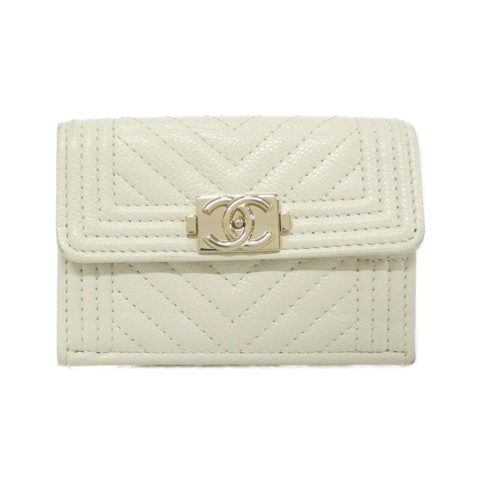 Chanel Wallet (Bi-Fold) Grained Calfskin: Chanel Wallet (Bi-Fold) Grained Calfskin This Chanel bi-fold wallet features high-quality grained calfskin in pristine white. With its classic design and timeless style, it remains a versatile accesso