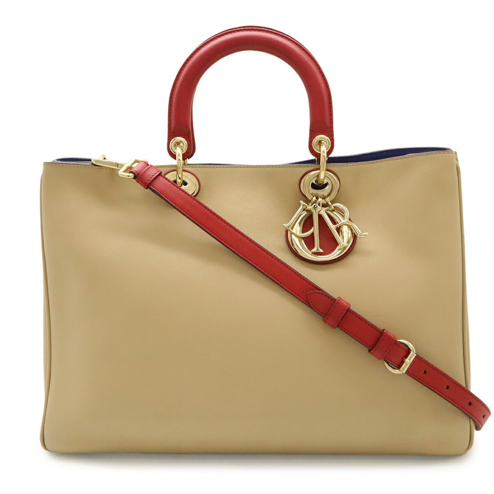 Christian Dior Handbag Shoulder Bag Leather: Christian Dior Handbag Shoulder Bag Leather Christian Dior's iconic shoulder bag boasts a timeless design in its signature beige color. Made from high-quality leather with subtle scratches and minor d