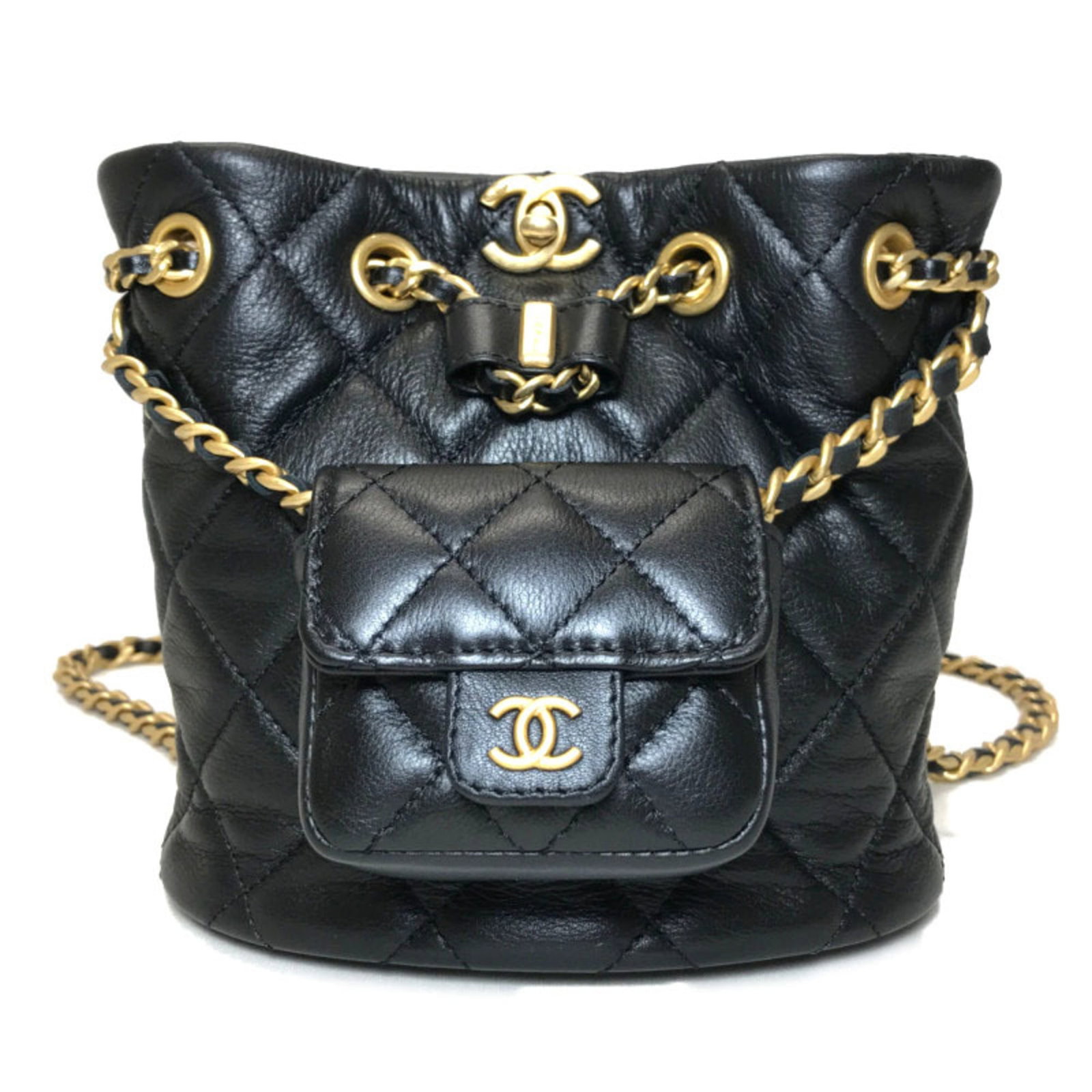 Chanel Backpack Leather: Chanel Backpack Leather The Chanel Backpack Leather features sleek gold hardware and a classic black leather design. A few traces of usage are visible, with some scratches and dirt, but overall it rem