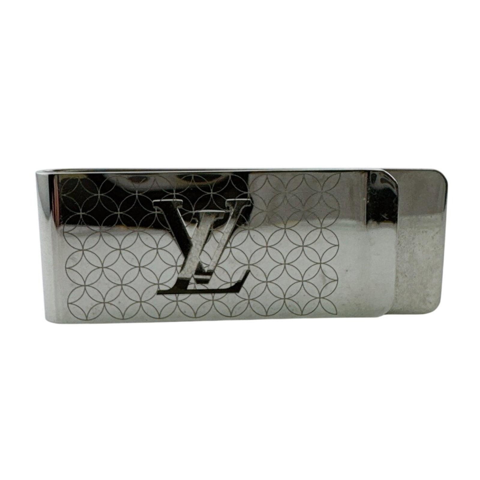 Louis Vuitton Money Clip: Louis Vuitton Money Clip Silver Louis Vuitton Money Clip with visible traces of usage and minor scratches. Measuring 2.5cm x 6.5cm, this compact accessory features the iconic Louis Vuitton design. Use