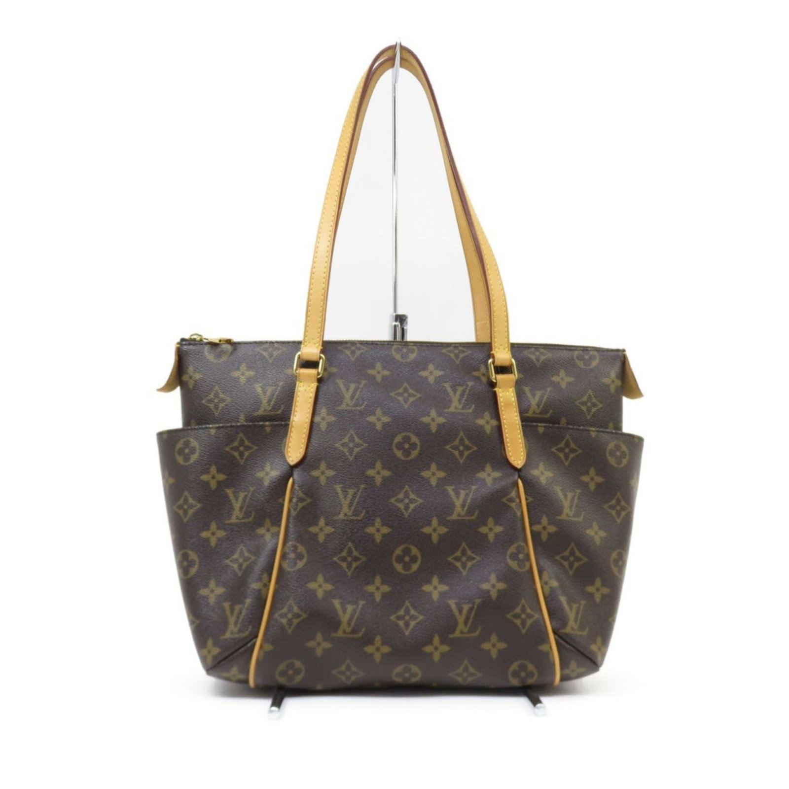 Louis Vuitton Shoulder Bag Tote Bag Monogram: Louis Vuitton Shoulder Bag Tote Bag Monogram Brown Louis Vuitton Monogram Shoulder Bag Tote in excellent used condition. This iconic bag features the classic monogram pattern and has some minor signs 