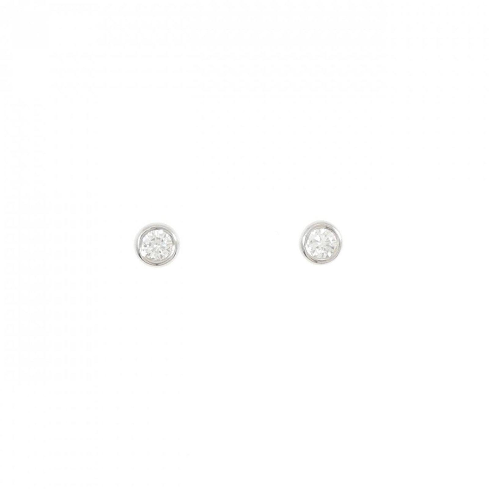 Tiffany Stud Earrings Platinum 950: Tiffany Stud Earrings Platinum 950 Platinum 950 Tiffany stud earrings in excellent condition, featuring a subtle shine and slight wear from previous use. A few minor scratches and dirt marks can be se