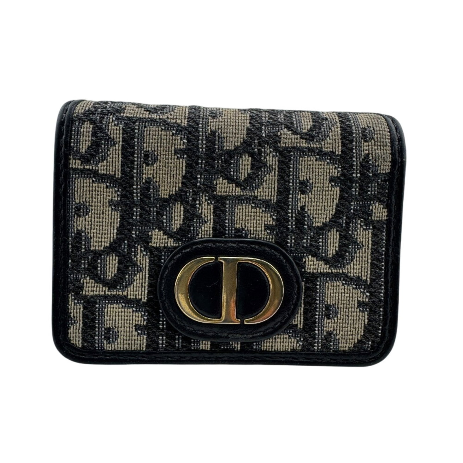 Christian Dior Wallet (Tri-Fold) Canvas: Christian Dior Wallet (Tri-Fold) Canvas Navy canvas Christian Dior tri-fold wallet with 7.5cm x 9.5cm dimensions, featuring a classic design and timeless style. This pre-owned wallet has traces of usa