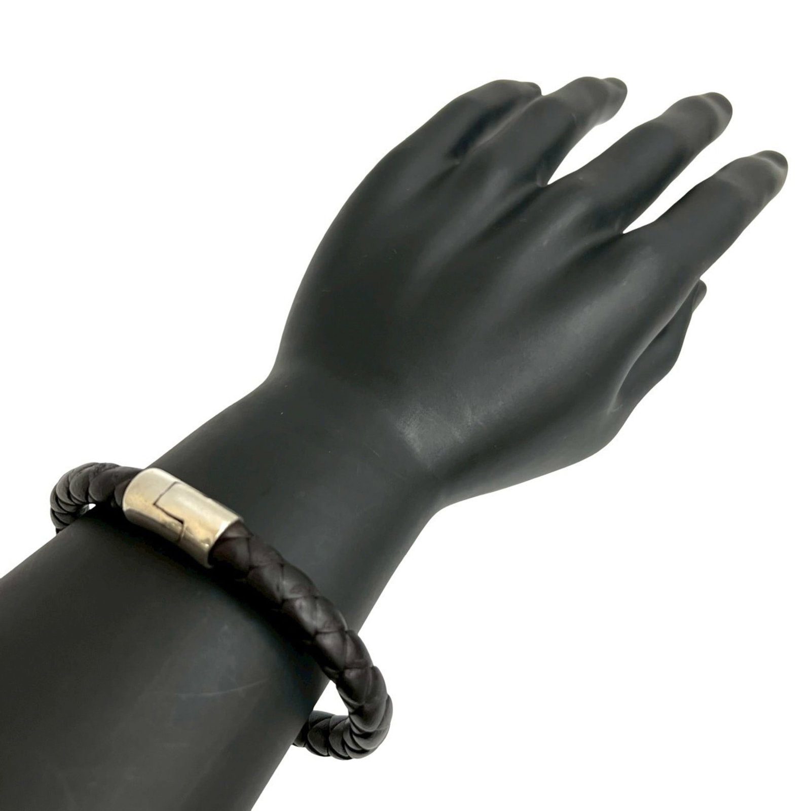 Bottega Veneta Charm Bracelet Leather Silver 925: Bottega Veneta Charm Bracelet Leather Silver 925 Bottega Veneta's iconic charm bracelet features rich brown leather and elegant silver accents, adding a touch of sophistication to any outfit. The 19cm