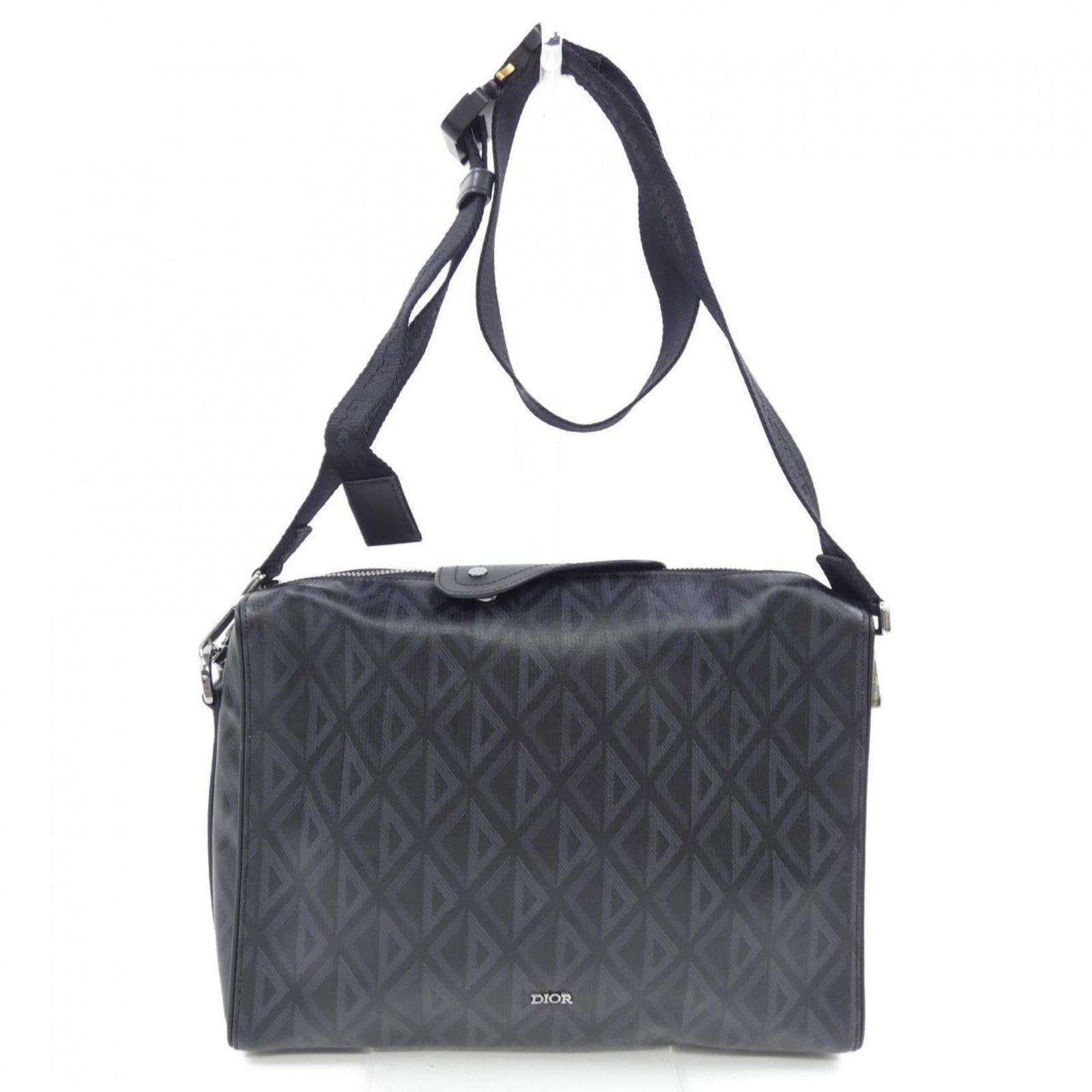 Christian Dior Handbag: Christian Dior Handbag This Christian Dior handbag boasts sleek black and gray hues in its classic design. Measuring 22.5cm x 30.5cm x 6.5cm, it offers a timeless look with subtle imperfections from p