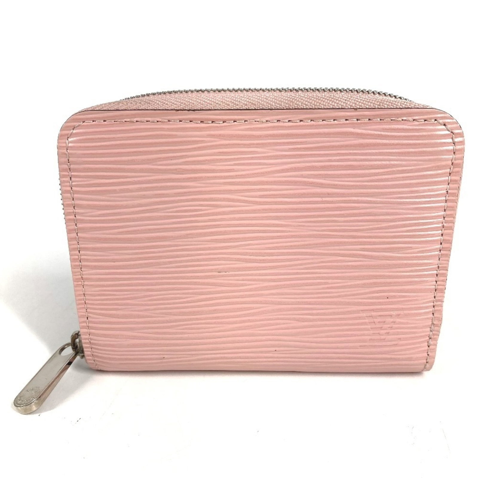 Louis Vuitton Coin Purse/Coin Case Epi Leather: Louis Vuitton Coin Purse/Coin Case Epi Leather The Louis Vuitton Coin Purse/Coin Case Epi Leather in pink features iconic monogram pattern and durable epi leather construction. With its classic design