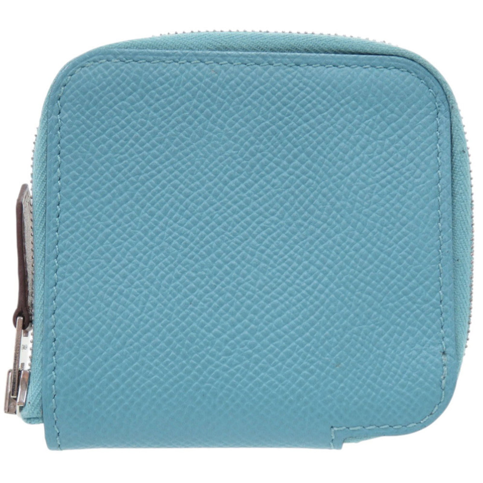 Hermes Coin Purse/Coin Case Epsom Leather: Hermes Coin Purse/Coin Case Epsom Leather Epsom Leather coin purse/case from Hermes features a classic design with subtle scratches and traces of usage. Made from high-quality Epsom leather, this smal