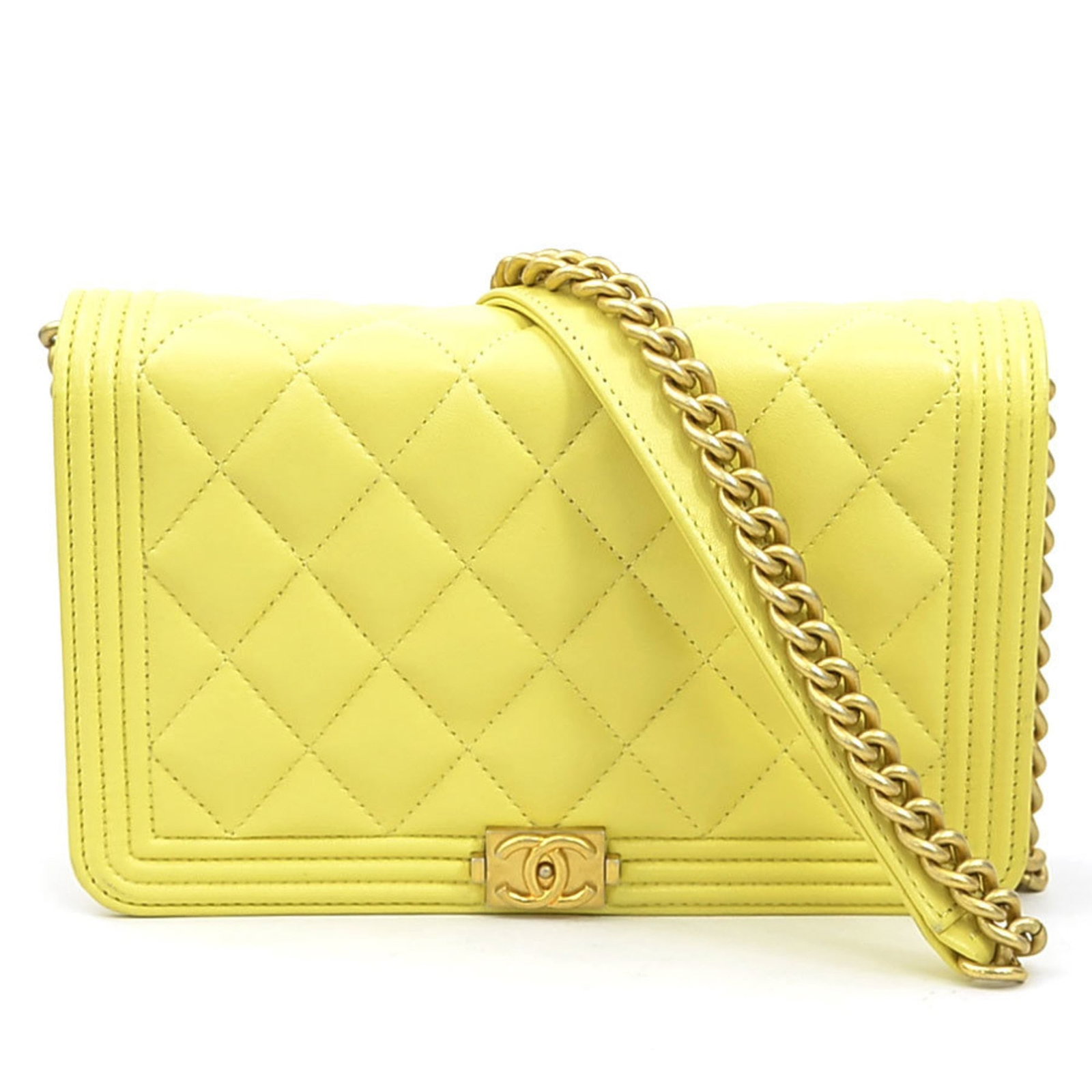 Chanel Shoulder Bag Leather: Chanel Shoulder Bag Leather Yellow Chanel shoulder bag made from leather with traces of usage and minor scratches/dirt. The bag measures 12cm x 19cm x 5cm and has been used but generally remains in go
