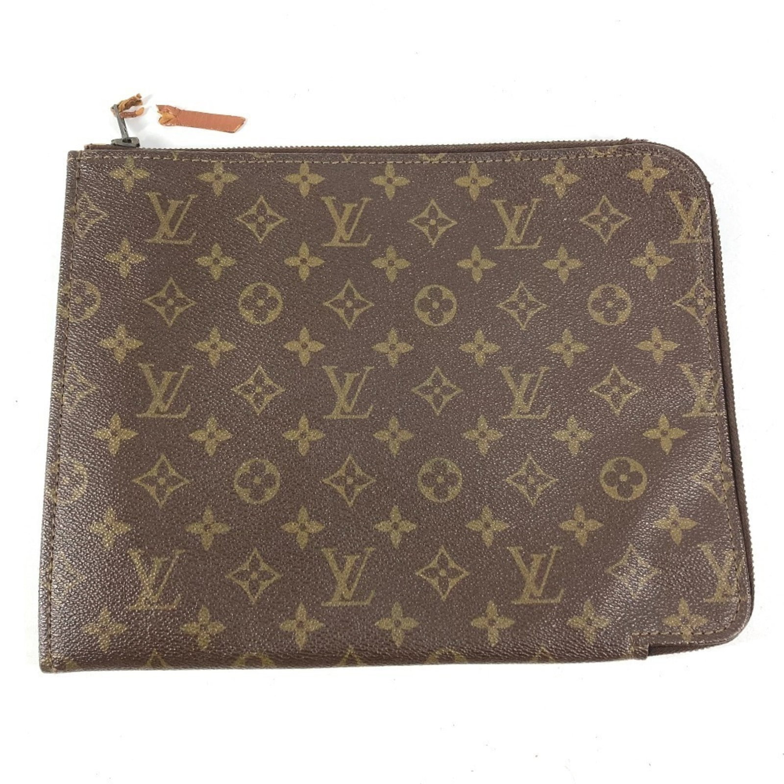 Louis Vuitton Clutch Bag Monogram: Louis Vuitton Clutch Bag Monogram This Louis Vuitton Clutch Bag features the iconic monogram pattern in brown. With its classic design and timeless style, this bag is perfect for adding a touch of lux